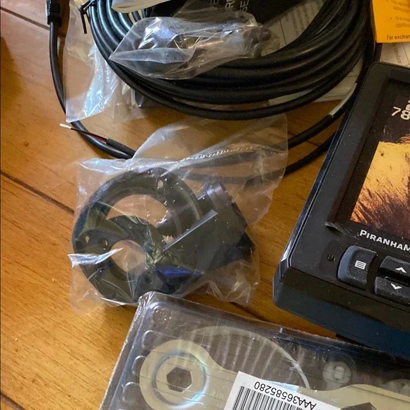 Hummingbird PiranhaMAX 4 DI Fish Finder - Black - Picture 3 of 4